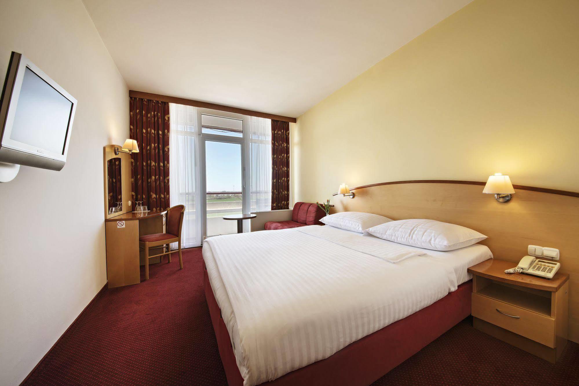 Lipa Hotel Лендава Екстериор снимка